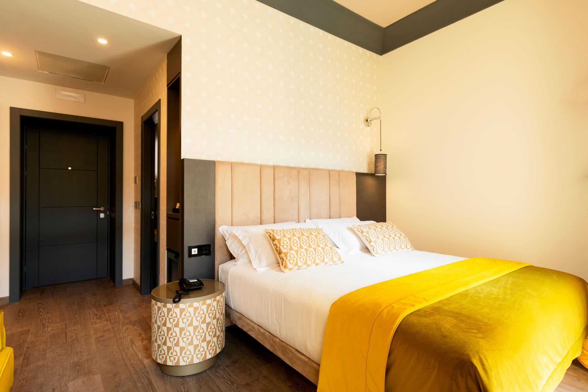 Amadomus Luxury Suites Napoli Ngoại thất bức ảnh