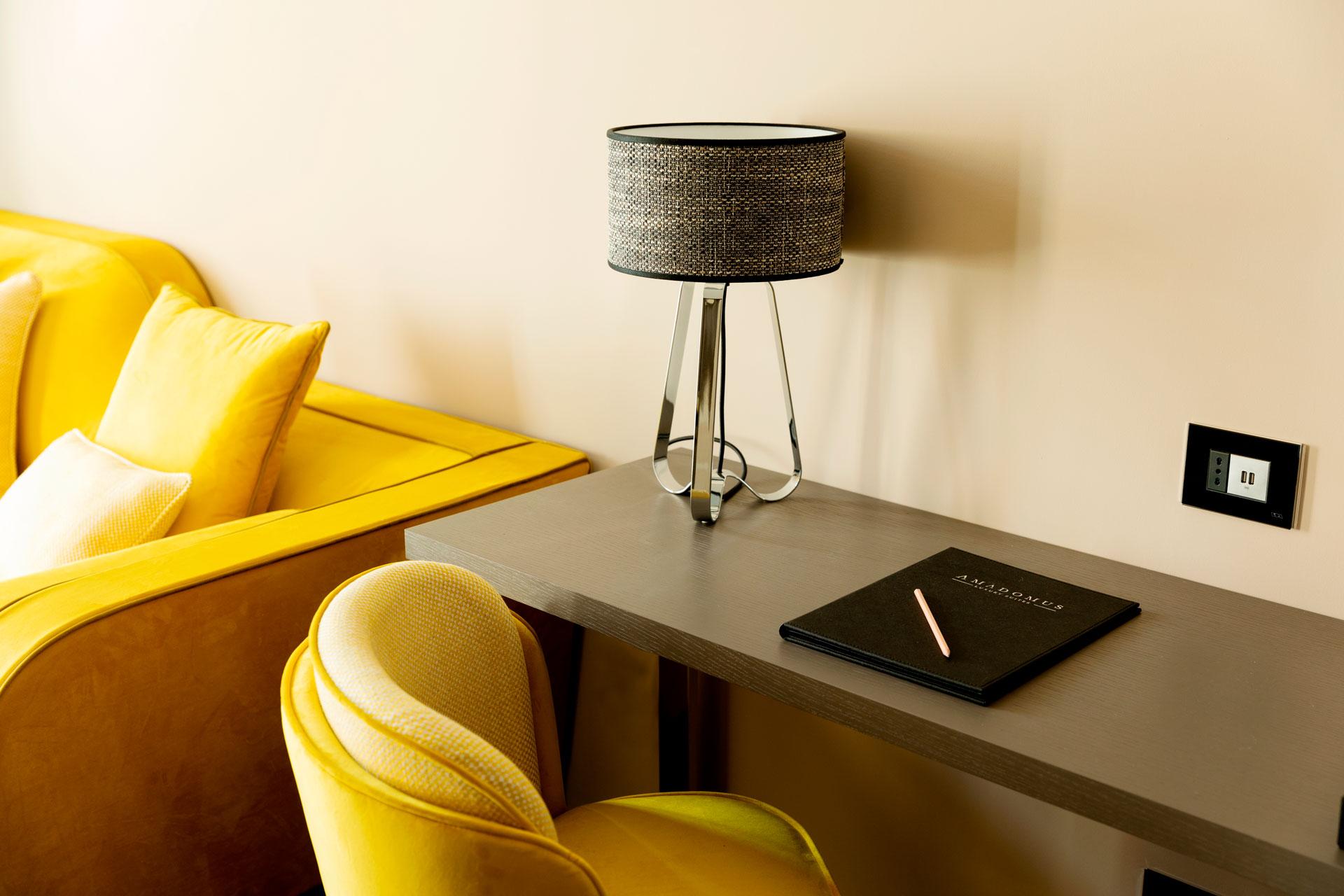 Amadomus Luxury Suites Napoli Ngoại thất bức ảnh
