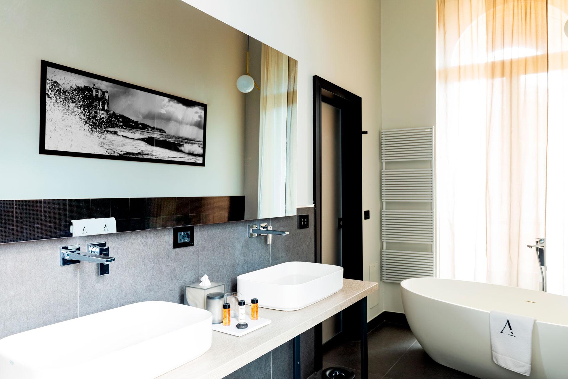 Amadomus Luxury Suites Napoli Ngoại thất bức ảnh