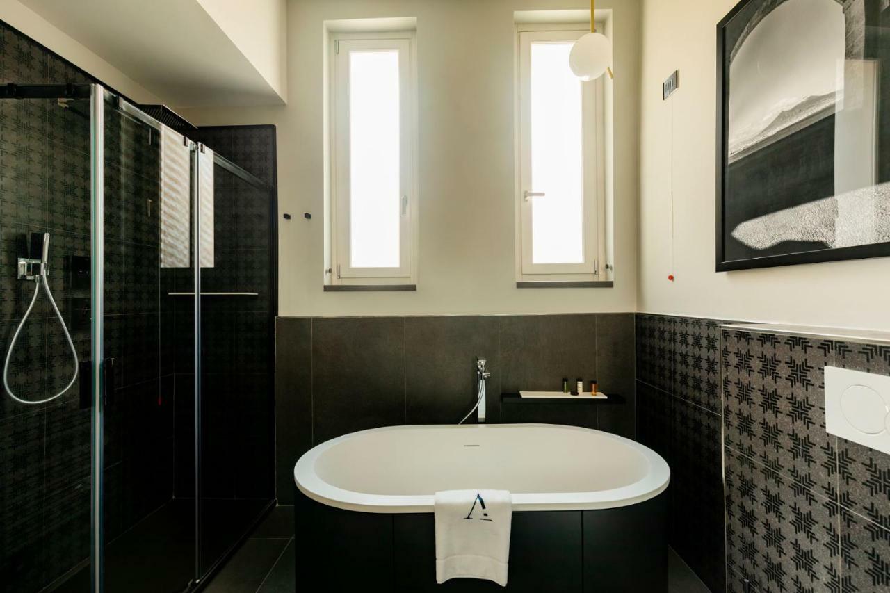 Amadomus Luxury Suites Napoli Ngoại thất bức ảnh